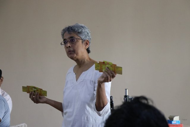 Resource person Jayshree from TIFR, Hyderabad explaining what is Foldscope and how we can use it.